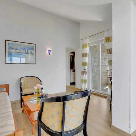 Appartamento Margitta Mit Pool- Tennisplatz Und Meerblick By Interhome Drasnice
